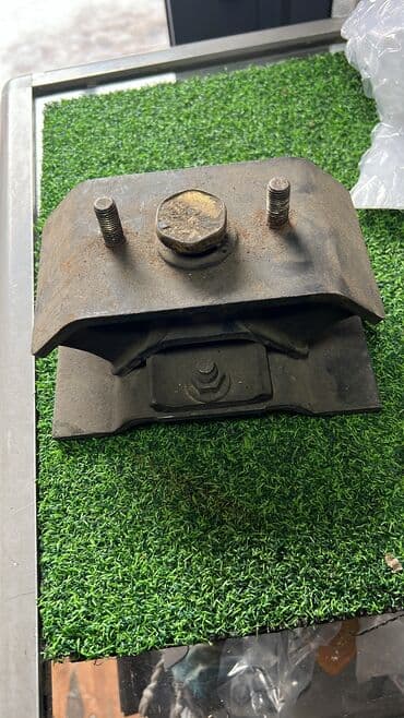 бикхорн: Подушка коробки передач Isuzu 1999 г., Б/у, Оригинал, Япония — 3