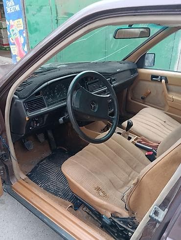 r 21: Mercedes-Benz 190: 1990 г., Ручные, Бензин, Седан — 6