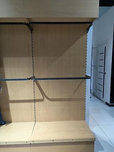 пристенное оборудование для магазина одежды: Эконом панель, Материал: Дерево, 217 см* * 95 см*, Б/у — 1