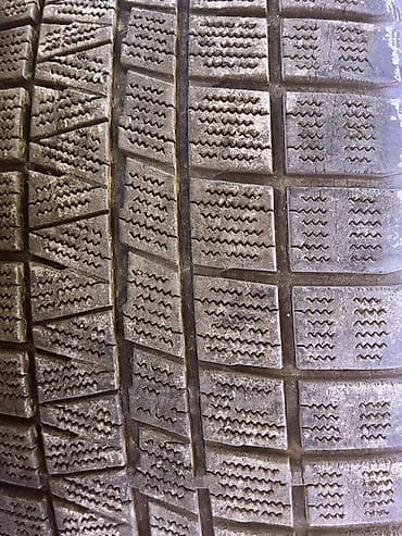 Комплект зимних шин (липучка) без шипов, размер 225/55 R17 97Q