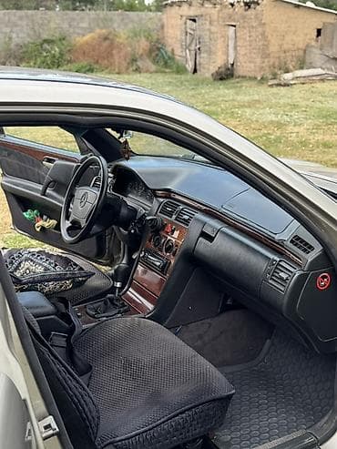 Продажа авто: Mercedes-Benz E-Class: 1997 г., 2.3 л, Механика, Газ, Седан — 6