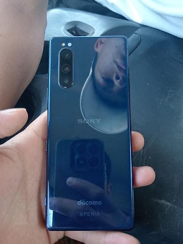 samsung m6: Sony Xperia 5 (версия для NTT Docomo), сине‑черный корпус. Основные — 1