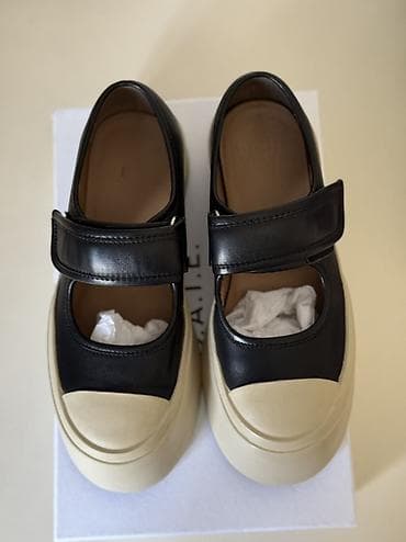 Кожаные кеды Корейского производства. Одевалось 2-3 раза,почти новые!