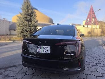 сидения откидной: HONGQI — интерьер автомобиля, современный и технологичный - — 10