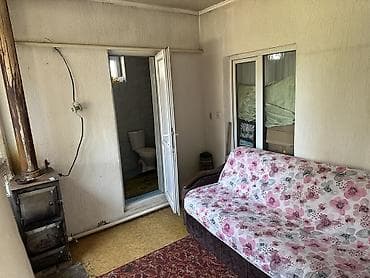 Үйлөр: 🏡 Продается 4-комнатный дом в ж/м Ак-Босого! 📐 Площадь дома: 98 м² 🌿 — 1