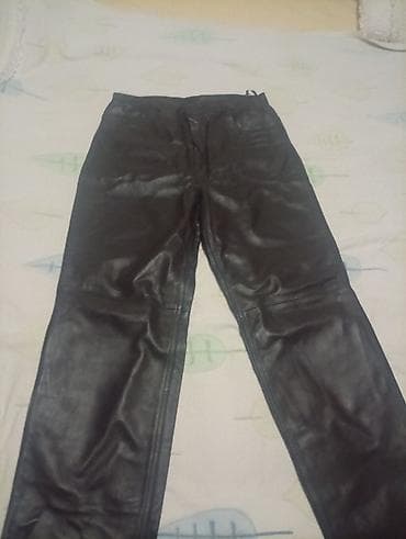 Брюки: Кожаные брюки, классический прямой крой, черный цвет. - Материал — 1