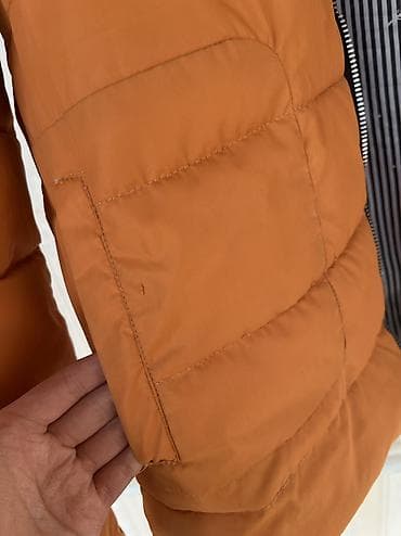 весенняя куртка мужская: Продаю весеннюю куртку 
Легкая и теплая
65 % хлопок 35 % полиэстер — 4