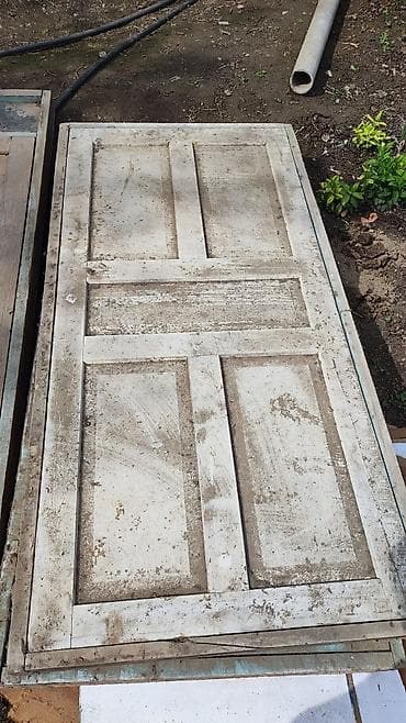 Деревянные филенчатые двери (комплект из двух створок). - Материал