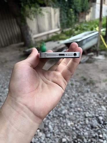 Техника жана электроника: IPhone SE, Колдонулган, 128 ГБ, Күмүш, Заряддоочу түзүлүш, Коргоочу айнек, Кабель, 100 % — 3