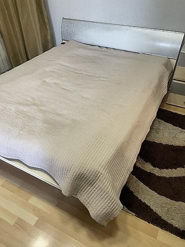 used bed: Кровать с матрасом 160 см ширина длина 200 см в хорошем состоянии — 3