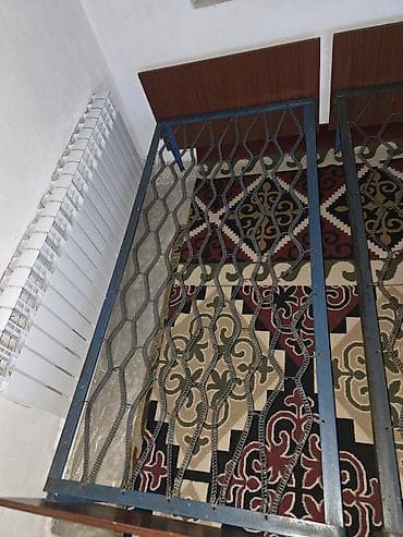 Кровати: Металлические каркасы односпальных кроватей (2 шт.) - Размер каждого — 1