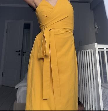 платье запах: Женственное платье на запах ярко‑горчичного цвета. - Фасон: wrap — 2