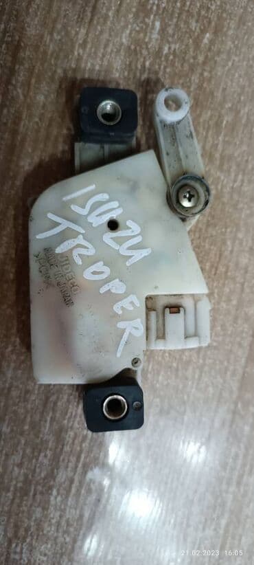 стенд для чистки дизельных форсунок: Замок двери Isuzu Б/у, Оригинал, Япония — 2