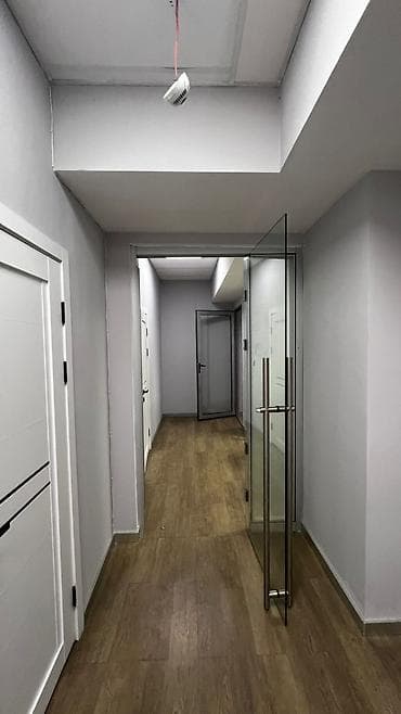 квартиры под офис: Ибраимова Сдается офис Площадь: 105м2 Этаж: 1 С ремонтом Отдельный — 3