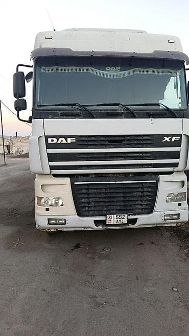 toyota corolla axio: Тягач, DAF, Тентованный — 5