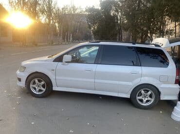 мини скутера: Mitsubishi Chariot: 1998 г., 2.4 л, Автомат, Бензин, Универсал — 6