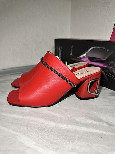 кэжуал: Женские мюли/шлёпанцы — два стильных варианта 1) Лавандовые шлёпанцы — 3