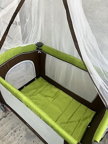 складные манежи для детей: Манеж-кровать, Б/у, Раскладной, Другой материал — 5