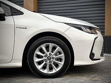 prius v: Toyota Corolla: 2020 г., 1.8 л, Вариатор, Гибрид, Седан — 7