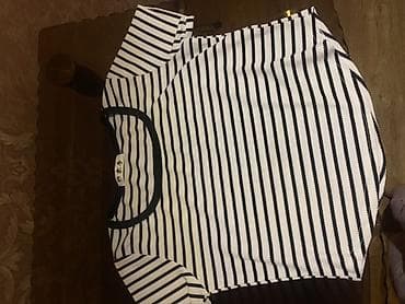 пуховик жилетки: Утеплённый жилет и трикотажная футболка в полоску. Жилет: - Цвет — 1