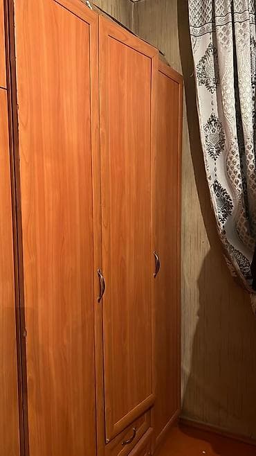 Гостиная мебель: стенка и раскладной диван Состав комплекта: - Стенка