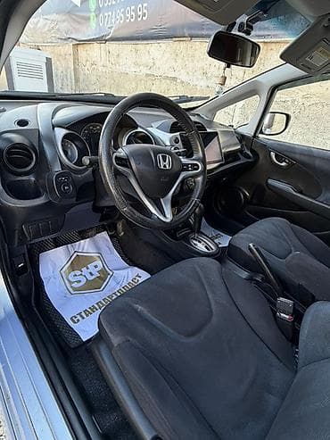 подголовник фит: Honda Fit: 2009 г., 1.5 л, Автомат, Бензин, Хэтчбэк — 9