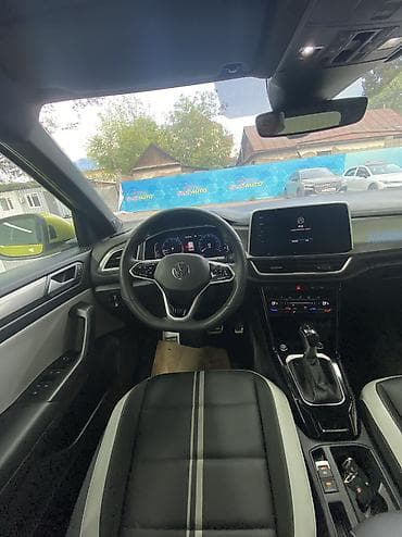 byd e2 2023: Volkswagen T-Roc: 2022 г., 1.5 л, Робот, Бензин, Хэтчбэк — 4
