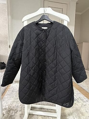 Стеганая куртка-жакет черного цвета - Лаконичный прямой крой, слегка