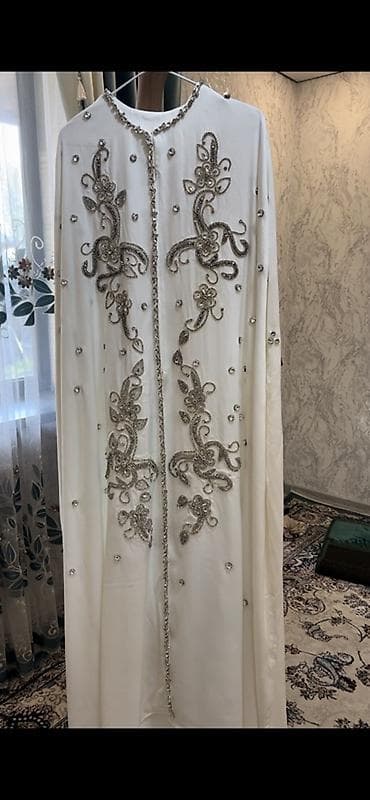 Платье абая на Кыз узатуу с роскошной вышивкой и камнями. Сшито на at lalafo.kg Платье абая на Кыз узатуу с роскошной вышивкой и камнями. Сшито на