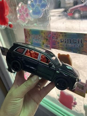 Игрушечная модель автомобиля SUV - Масштабная инерционная машинка в