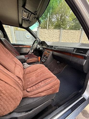 дорожные знаки кр: Mercedes-Benz W124: 1994 г., 2 л, Механика, Бензин, Седан — 6