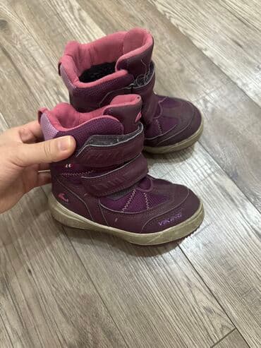 обувь с мехом: Продаю зимние сапоги на девочку, 26 размер, бренда Viking, обувь — 1