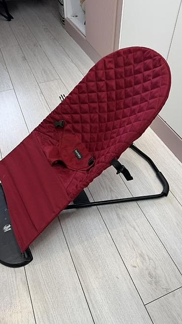 Детский мир: Детский шезлонг-качалка BabyBjörn Balance Soft, бордовый - — 1