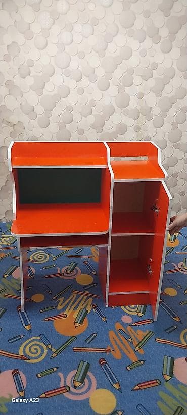 Детский стол, Б/у, ЛДСП, Самовывоз