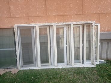 шкура пони: Пластиковое окно б/у. Размер 2.5 на 1.5. 3 штуки — 3