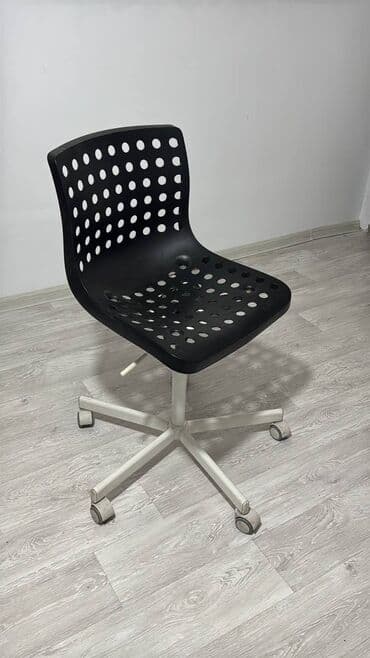 шезлонги бу: Офисный стул, Б/у, цвет - Черный, Железо — 6