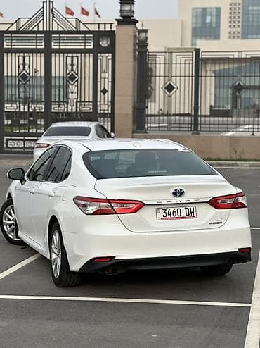 lexus e: Toyota Camry: 2019 г., 2.5 л, Автомат, Гибрид, Седан — 5