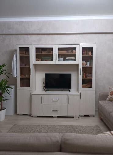 кухиный буфет: Гарнитур для зала, высота 1.85,ширина 2 метра, глубина 46 см. Б/у — 1