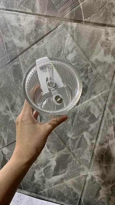 контейнер пластиковые: Прозрачный термостакан с крышкой и стеклянной трубочкой. Идеально для — 2