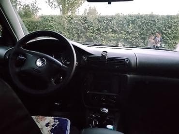 Унаа сатуу: Volkswagen Passat Variant: 2001 г., 1.6 л, Кол менен иштөөчү, Газ, Универсал — 4