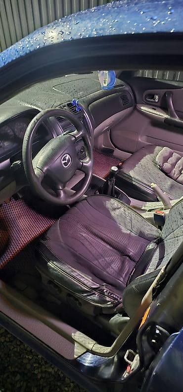 Унаа: Mazda 323: 2002 г., 1.6 л, Кол менен иштөөчү, Бензин — 4