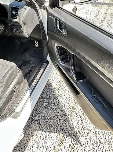 Транспорт: Subaru Legacy: 2003 г., 2 л, Автомат, Бензин, Седан — 9