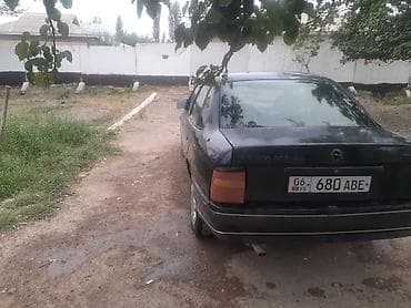 70 сом: Opel Vectra: 1992 г., 1.6 л, Кол менен иштөөчү, Бензин, Седан — 3