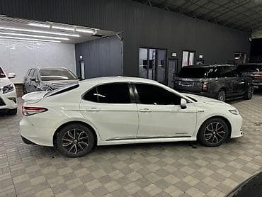 windom 2003: Toyota Camry: 2018 г., 2.5 л, Автомат, Гибрид — 2