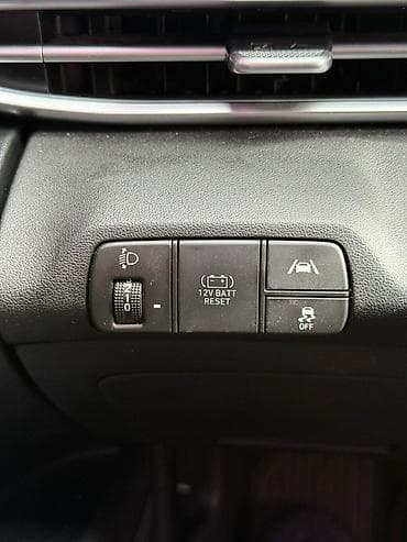 панель машины: Hyundai Avante: 2020 г., Автомат, Гибрид, Седан — 6