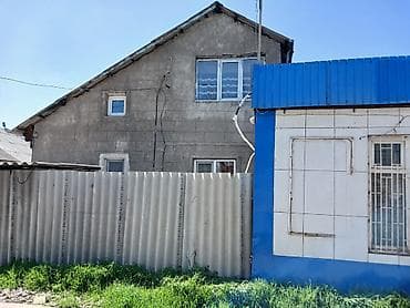 Дома: Продаю 2-этажный дом. Площадь - 86 кв.м. На 2 этаже: 2 комнаты. 1 — 2