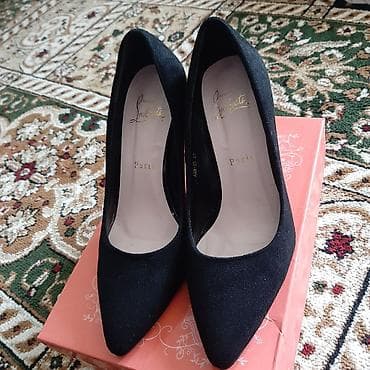 обувь с мехом: Туфли, 37, Christian Louboutin, Б/у, цвет - Черный — 1