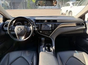 сед: Toyota Camry: 2018 г., 2.5 л, Автомат, Бензин, Седан — 7