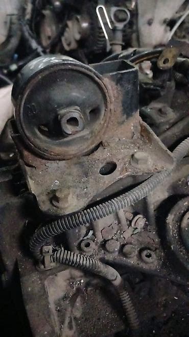 Подушка коробки передач Nissan 2002 г., Б/у, Оригинал, Япония at lalafo.kg Подушка коробки передач Nissan 2002 г., Б/у, Оригинал, Япония