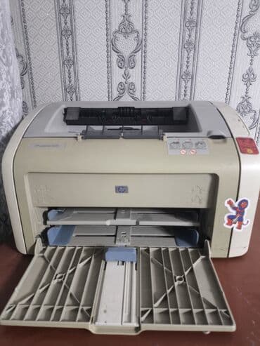 HP LaserJet 1020 — компактный монохромный лазерный принтер для дома и